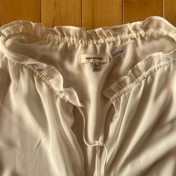 Max Studio Ivory Halter Style Blouse - Picture 2 of 4